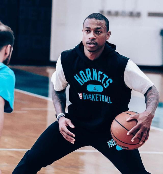 借出色的个 借出色的个